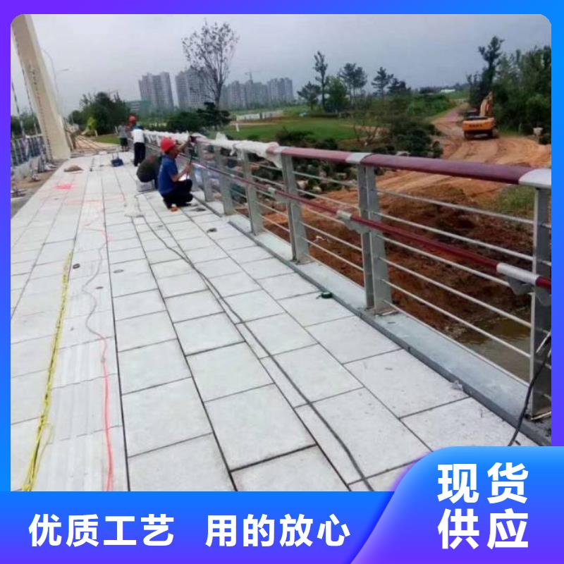 防撞护栏_扶手木钢丝绳护栏实力厂商